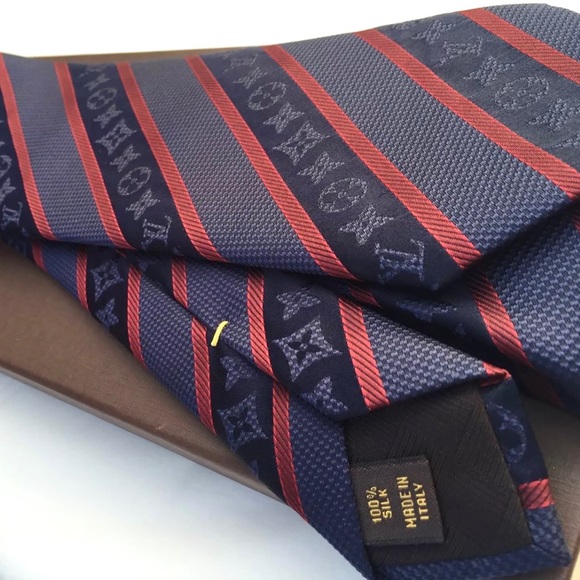 🎁LV HOLIDAY 25’🎁🆕💯✨🔥RARE LOUIS VUITTON NAVY RED LARGE MONOGRAM STRIPE TIE🔥 - Picture 5 of 15